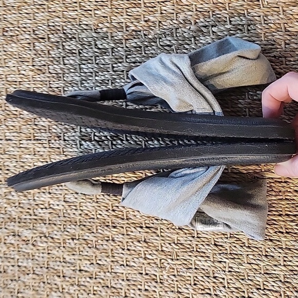 SANUK Yoga sling gray and black sandals.  Size is 7. Great condition. - Picture 4 of 7